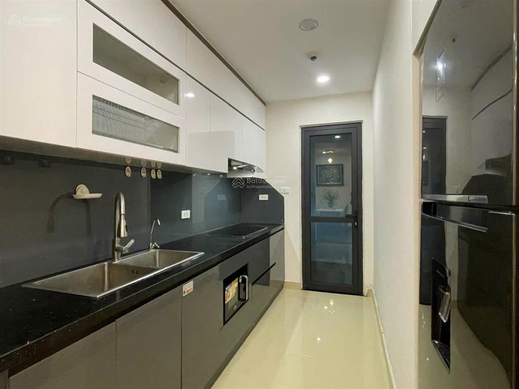 Bán căn 2 phòng ngủ, 91m2 giá 8,15 tỷ, full nội thất chỉ việc ở, capital garden 102 trường chinh