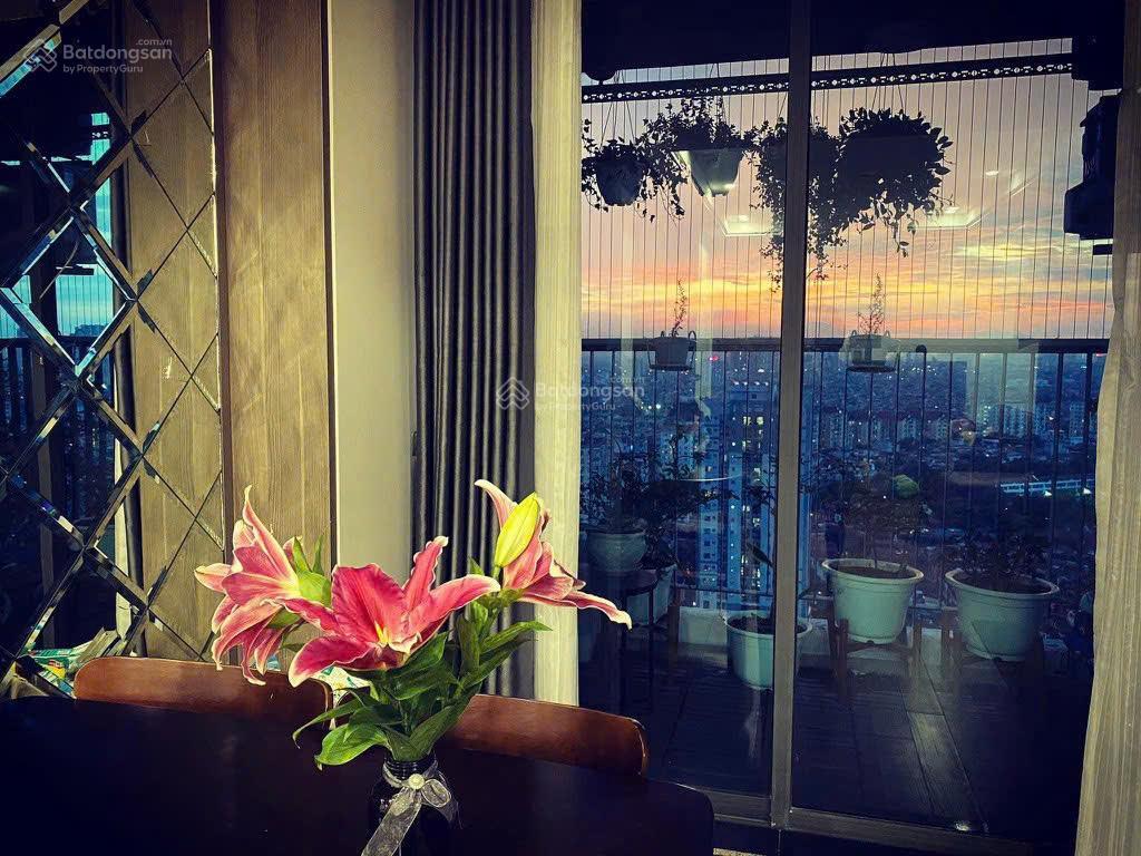 Bán căn 2 phòng ngủ giá 5.9 tỷ, full nội thất đẹp ở ngay, sky central 176 định công