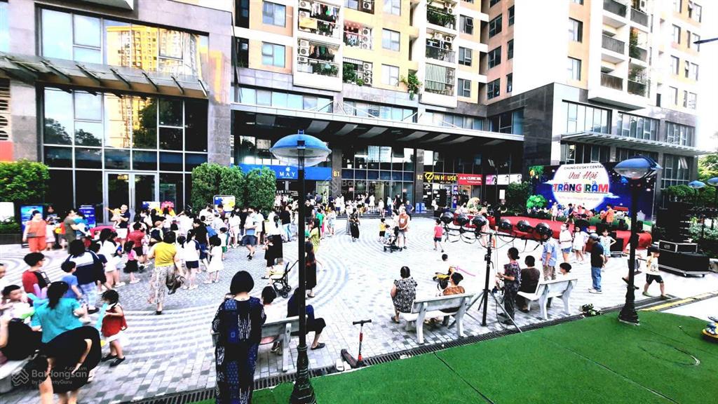 Bán căn 2 phòng ngủ giá 5.9 tỷ, full nội thất đẹp ở ngay, sky central 176 định công