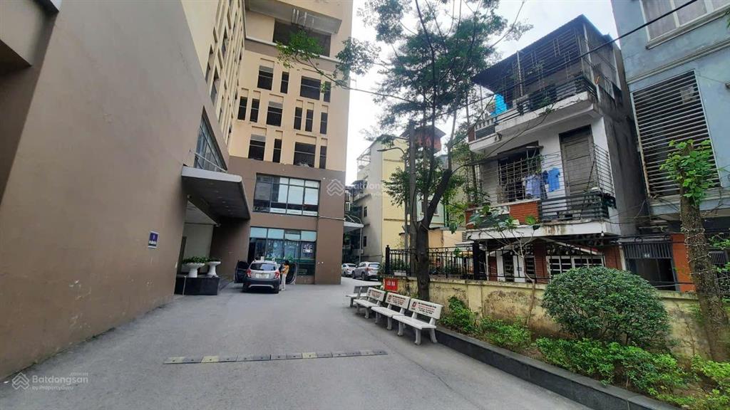 Bán căn 2 phòng ngủ giá 4,25 tỷ, giá tốt, full nội thất, trục đẹp tòa ct36 trịnh đình cửu