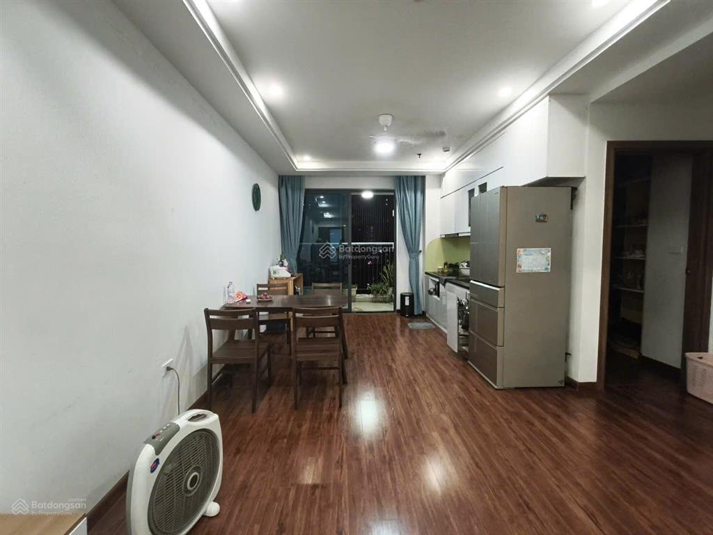 Bán căn 2 phòng ngủ 75m2 giá 6,4 tỷ, ban công đông nam thoáng mát, giá tốt toà sky central