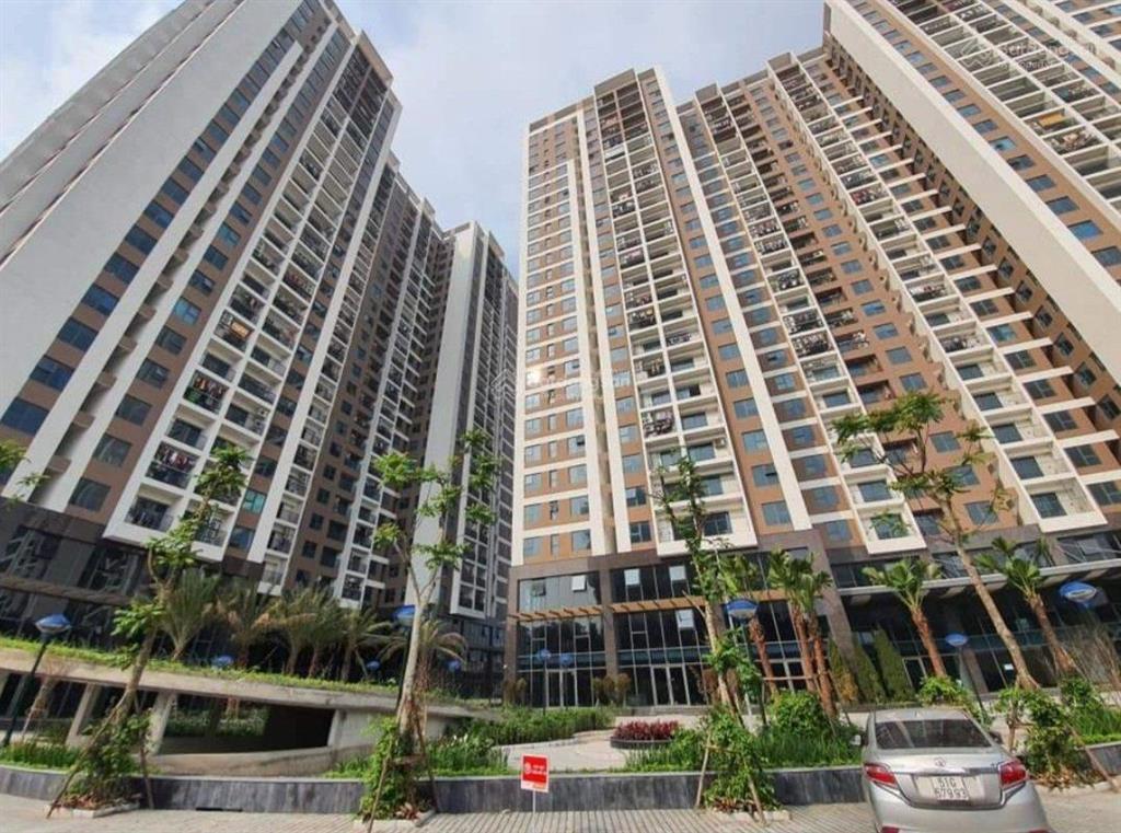 Bán căn 2 phòng ngủ 75m2 giá 6,4 tỷ, ban công đông nam thoáng mát, giá tốt toà sky central