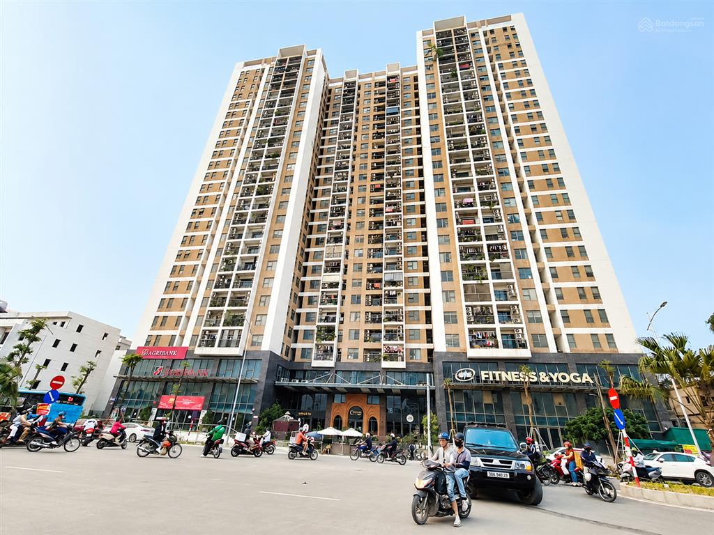 Bán căn 2 phòng ngủ, 75m2 giá 5,3 tỷ, giá tốt, chủ nhà thiện chí, trục đẹp sky central