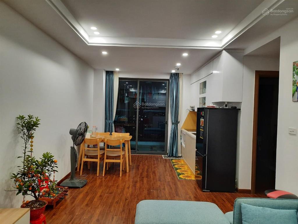 Bán căn 2 phòng ngủ, 75m2 giá 5,3 tỷ, giá tốt, chủ nhà thiện chí, trục đẹp sky central