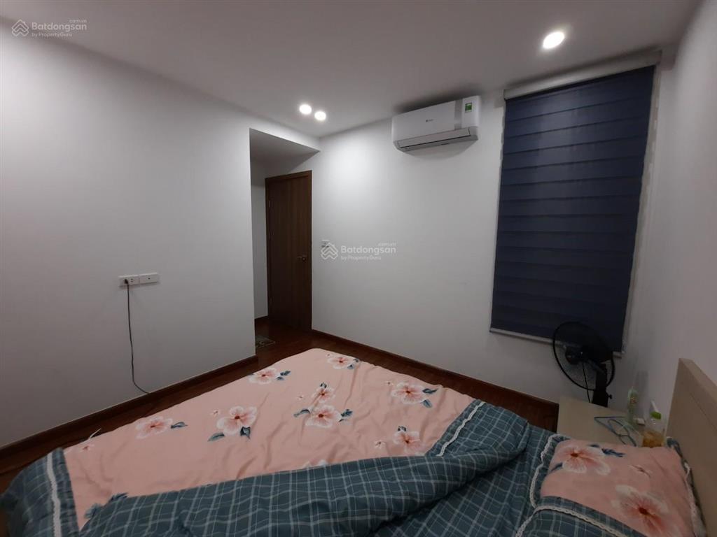 Bán căn 2 phòng ngủ, 75m2 giá 5,3 tỷ, giá tốt, chủ nhà thiện chí, trục đẹp sky central