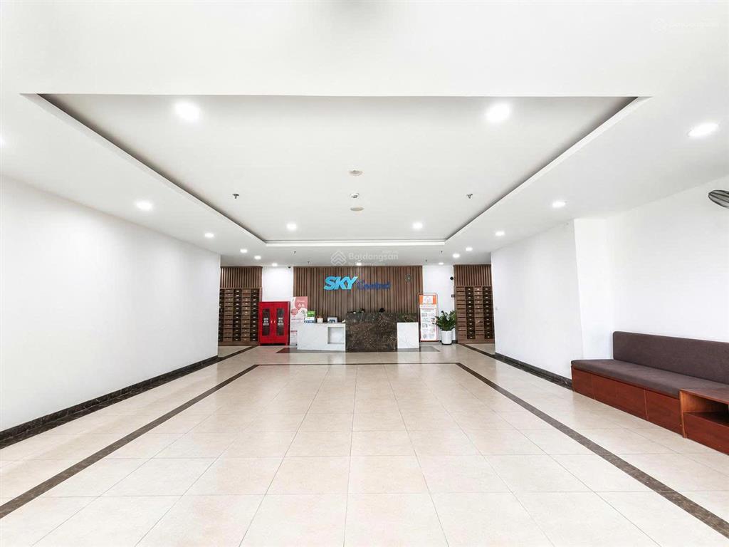 Bán căn 2 phòng ngủ, 75m2 giá 5,3 tỷ, giá tốt, chủ nhà thiện chí, trục đẹp sky central