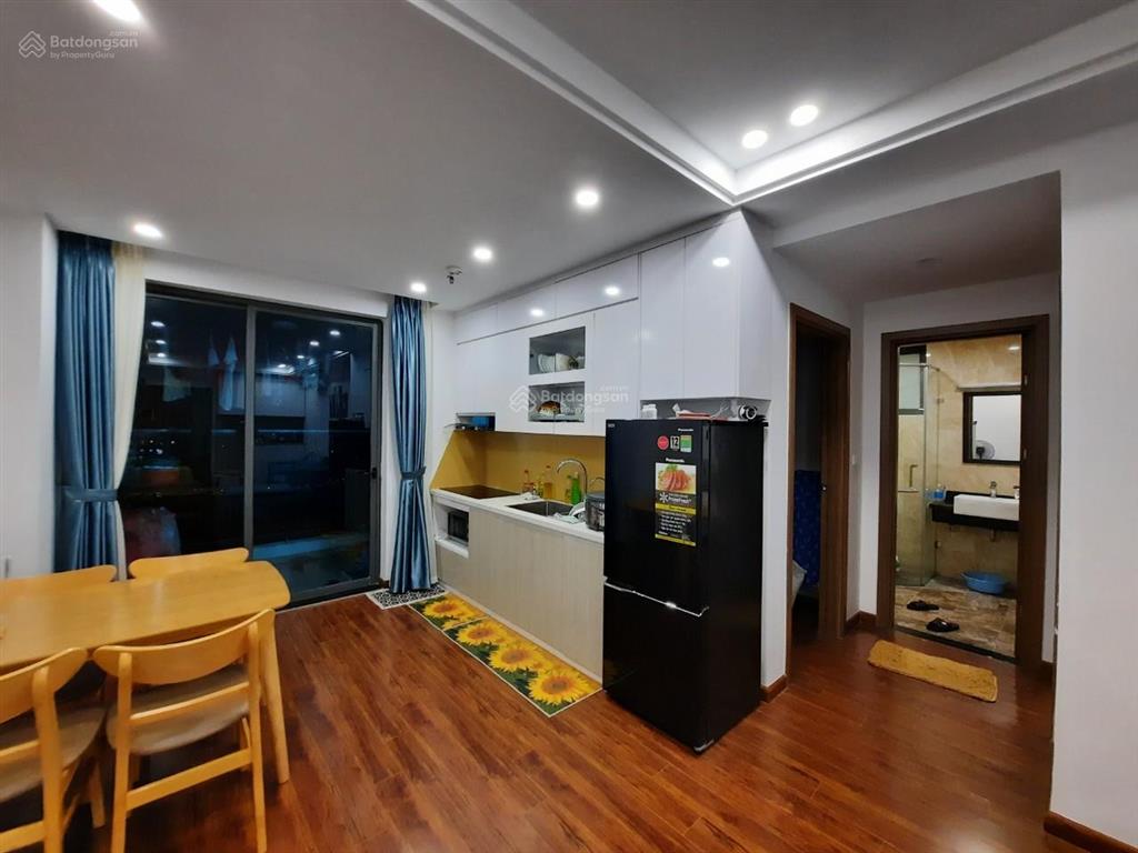 Bán căn 2 phòng ngủ, 75m2 giá 5,3 tỷ, giá tốt, chủ nhà thiện chí, trục đẹp sky central