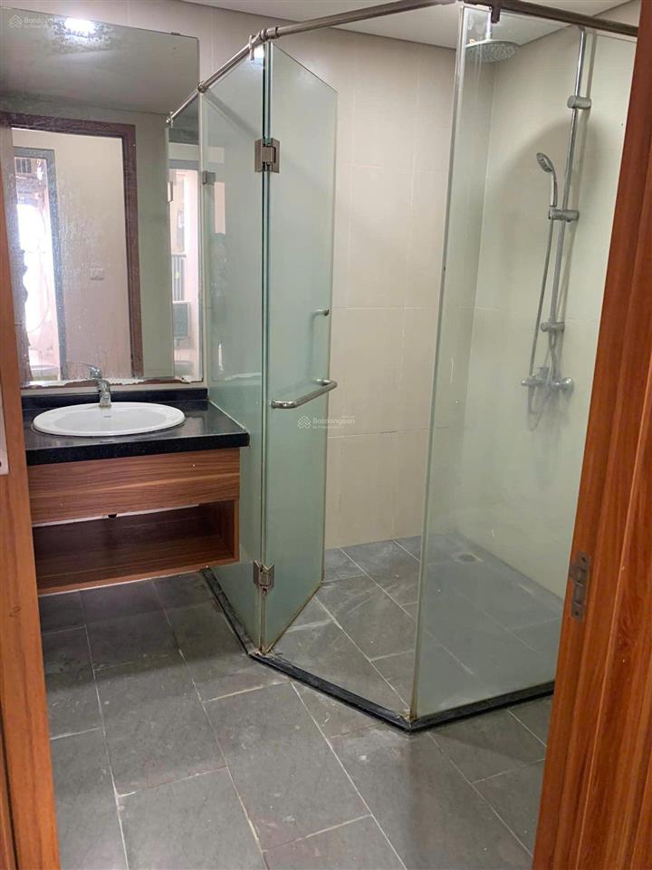 Bán căn 2 phòng ngủ, 95m² giá 7.7 tỷ, full nội thất chỉ việc ở, capital garden 102 trường chinh