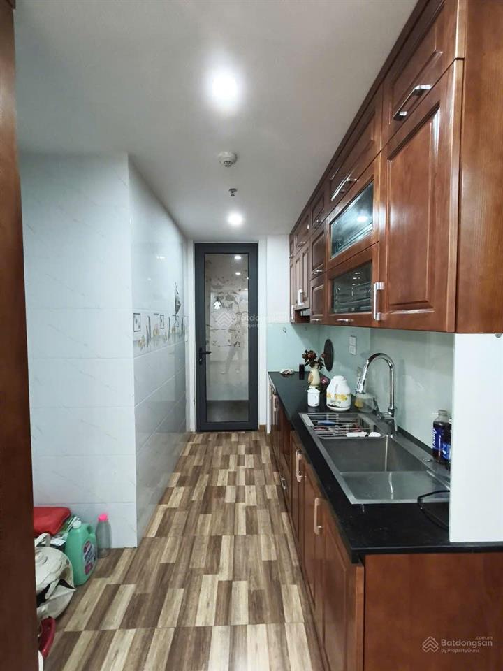 Bán căn 2 phòng ngủ, giá 6,5 tỷ, 78m2, full nội thất đẹp ở ngay, tầng đẹp, ban công đông nam