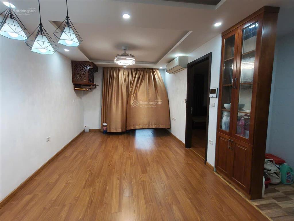Bán căn 2 phòng ngủ, giá 6,5 tỷ, 78m2, full nội thất đẹp ở ngay, tầng đẹp, ban công đông nam