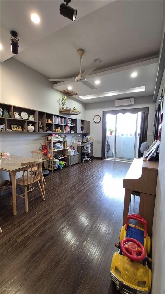 Giá tốt khu vực! bán căn 2 phòng ngủ 60m2 giá 3.9 tỷ, full nội thất đẹp ở ngay, mặt phố 2,5