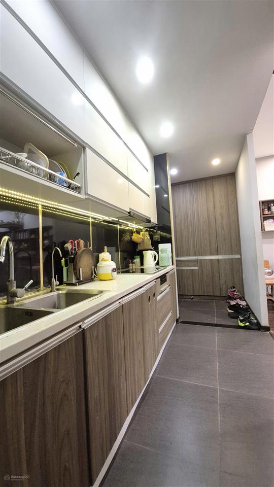 Giá tốt khu vực! bán căn 2 phòng ngủ 60m2 giá 3.9 tỷ, full nội thất đẹp ở ngay, mặt phố 2,5