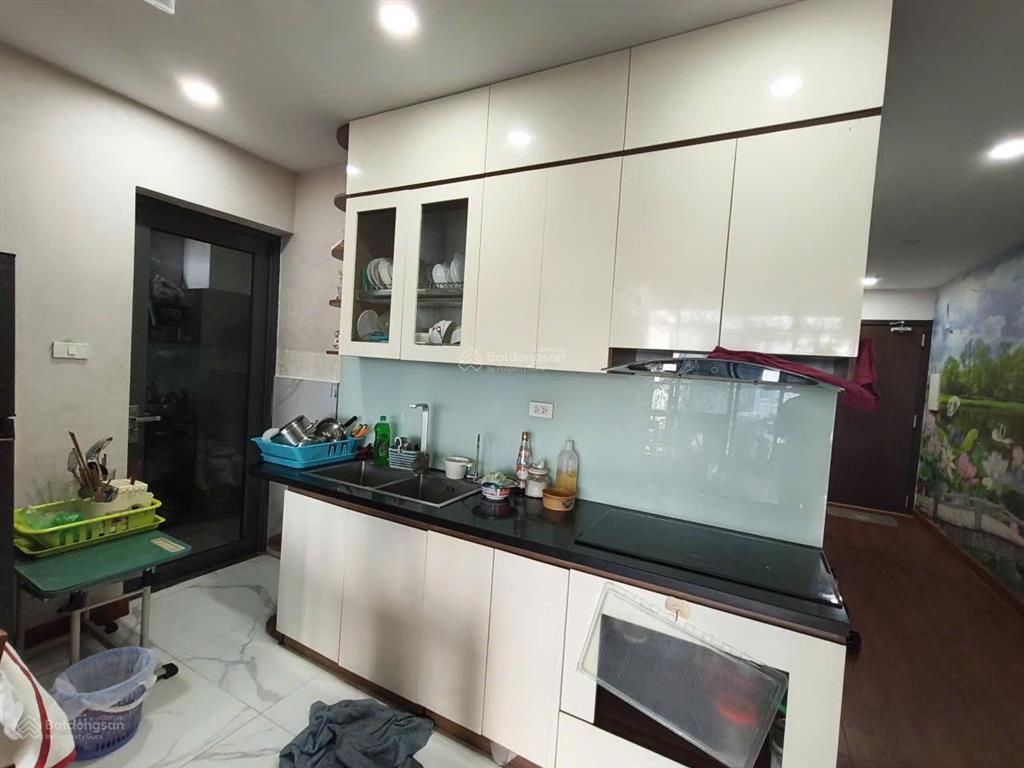 Bán căn 2 phòng ngủ, 100m2, giá 7,5 tỷ, full nội thất, giá tốt tòa discovery 302 cầu giấy