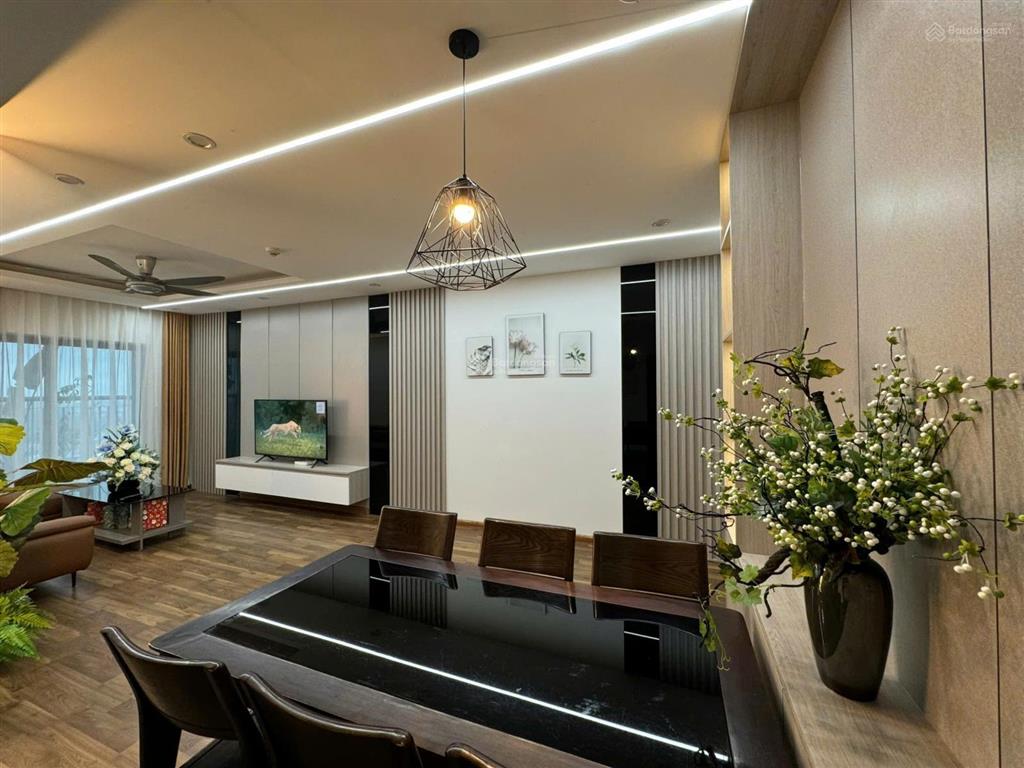 Nhỉnh 6 tỷ có ngay căn 2 phòng ngủ, full nội thất đẹp ở ngay tòa b14 kim liên, ban công đông nam