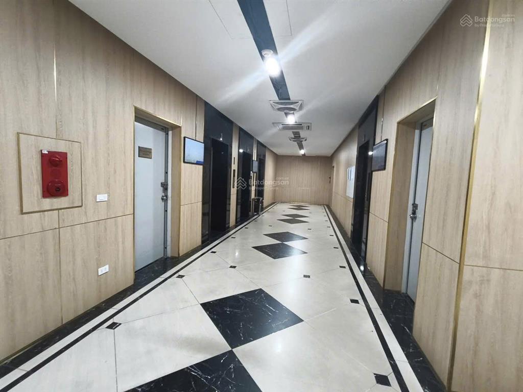 Bán căn 3 phòng ngủ 116m2 giá 8,3 tỷ, full nội thất đẹp ở ngay, golden land, 275 nguyễn trãi