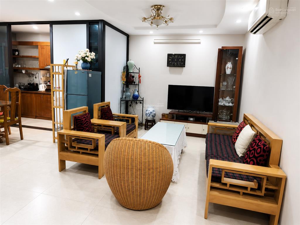 Bán căn 3 phòng ngủ 116m2 giá 8,3 tỷ, full nội thất đẹp ở ngay, golden land, 275 nguyễn trãi