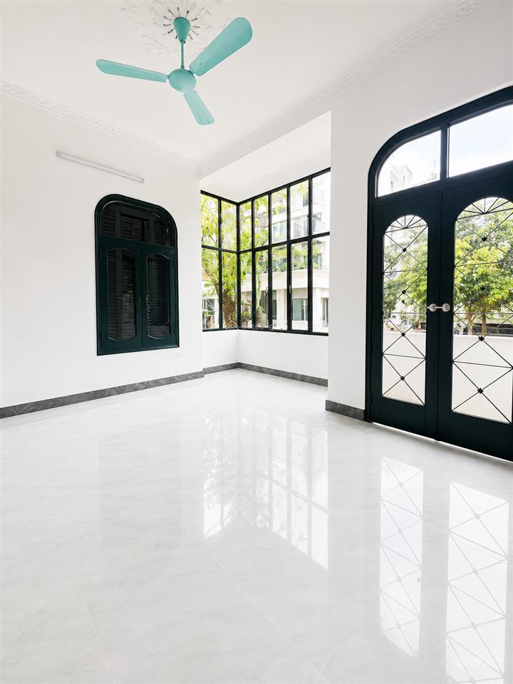Cực hiếm! bán nhà mặt phố lý nam đế, 50m2, giá 39 tỷ, mặt tiền 5,4m, căn góc 3 mặt thoáng