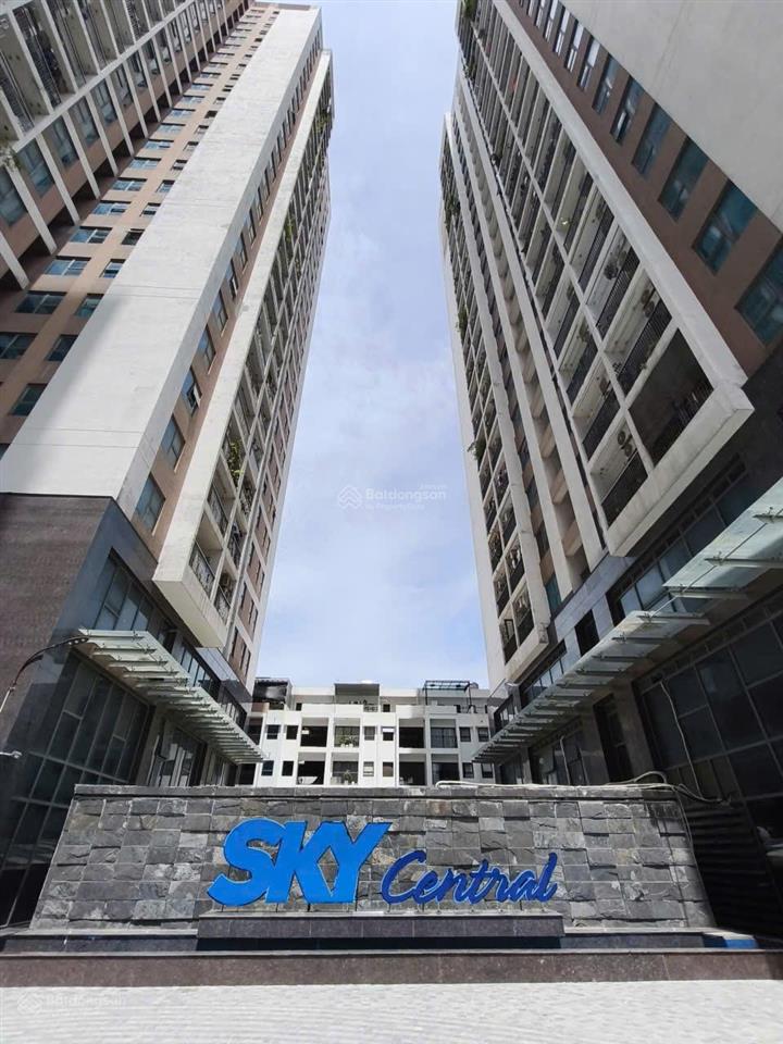 Bán căn 2 phòng ngủ giá 5.9 tỷ, full nội thất đẹp ở ngay, có lốt ô tô, sky central 176 định công