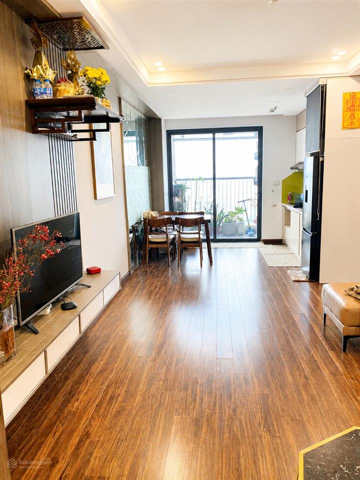 Bán căn 2 phòng ngủ giá 5.9 tỷ, full nội thất đẹp ở ngay, có lốt ô tô, sky central 176 định công