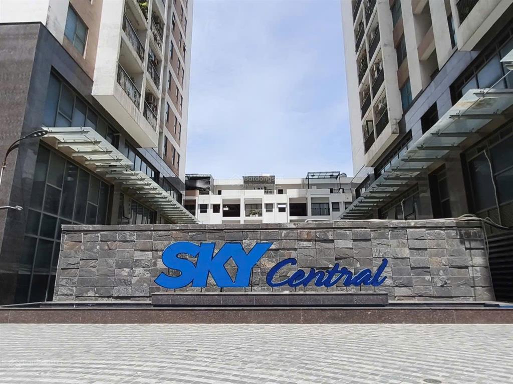 Bán căn 2 phòng ngủ giá 5.9 tỷ, full nội thất đẹp ở ngay, có lốt ô tô, sky central 176 định công