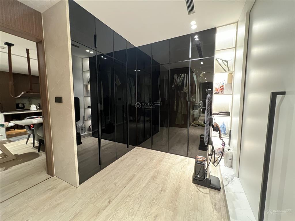 Bán căn 4 ngủ 181m² giá 17 tỷ, căn góc ban công đông nam, trục đẹp nhất tòa b4 kim liên