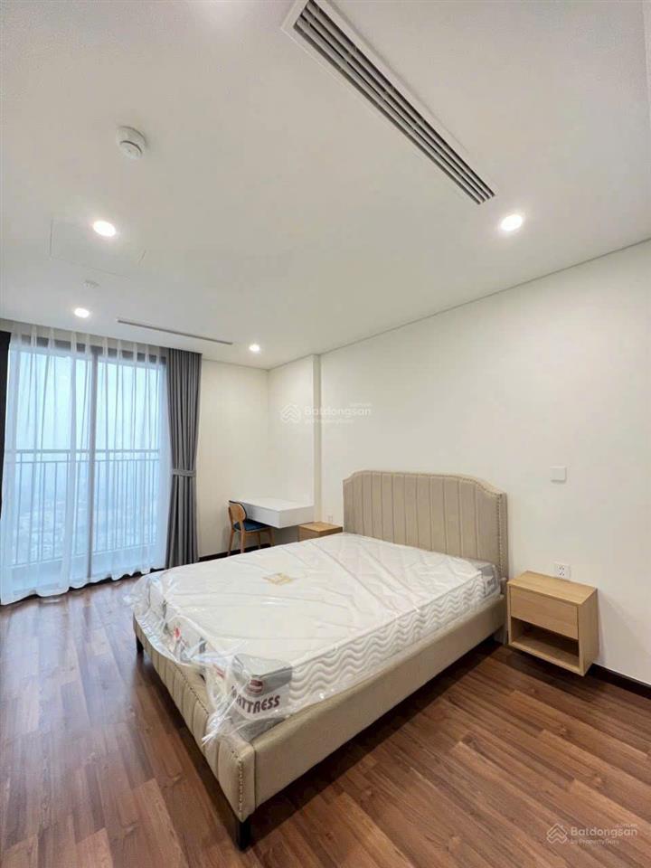 Bán căn 2 phòng ngủ 80m2 giá 6.95 tỷ, full nội thất đẹp ở ngay, ban công đông nam thoáng mát