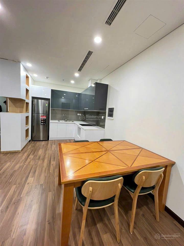 Bán căn 2 phòng ngủ 80m2 giá 6.95 tỷ, full nội thất đẹp ở ngay, ban công đông nam thoáng mát