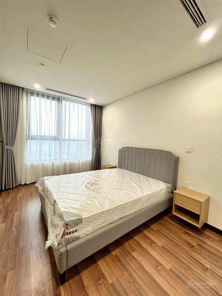 Bán căn 2 phòng ngủ 80m2 giá 6.95 tỷ, full nội thất đẹp ở ngay, ban công đông nam thoáng mát