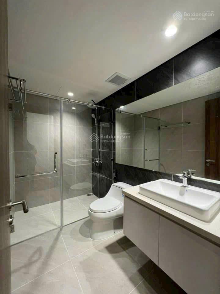 Bán căn 2 phòng ngủ 80m2 giá 6.95 tỷ, full nội thất đẹp ở ngay, ban công đông nam thoáng mát