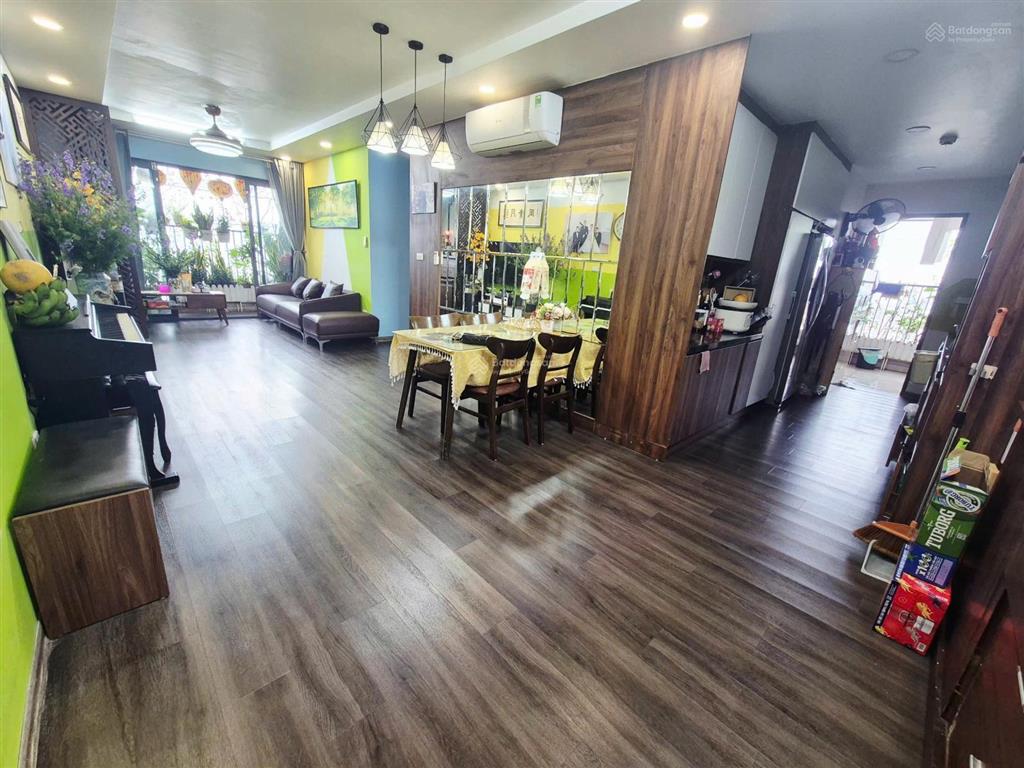 Bán căn góc 3pn 101m2 giá 8 tỷ, nhà đẹp ở ngay, căn góc view hồ cực đẹp, giá cạnh tranh tòa