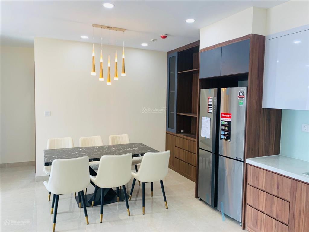 Bán căn 3 phòng ngủ 131m2 giá 10.5 tỷ, giá tốt khu vực, full nội thất, capital garden
