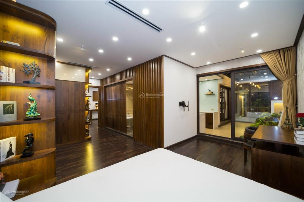 Bán căn 3 phòng ngủ, căn góc 153m2 giá 16 tỷ, trục đẹp nhất toà b4 kim liên, full nội thất mới tinh