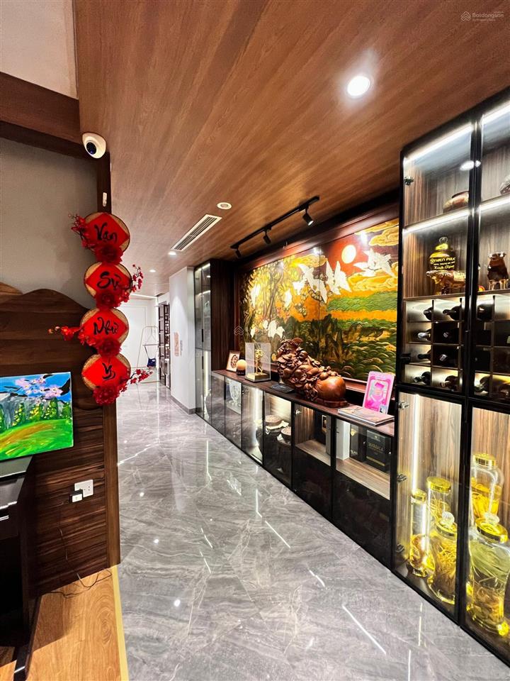 Bán căn 4 phòng ngủ, 200m2 giá 18 tỷ, view hồ cực đẹp, trục đẹp nhất tòa thành công tower