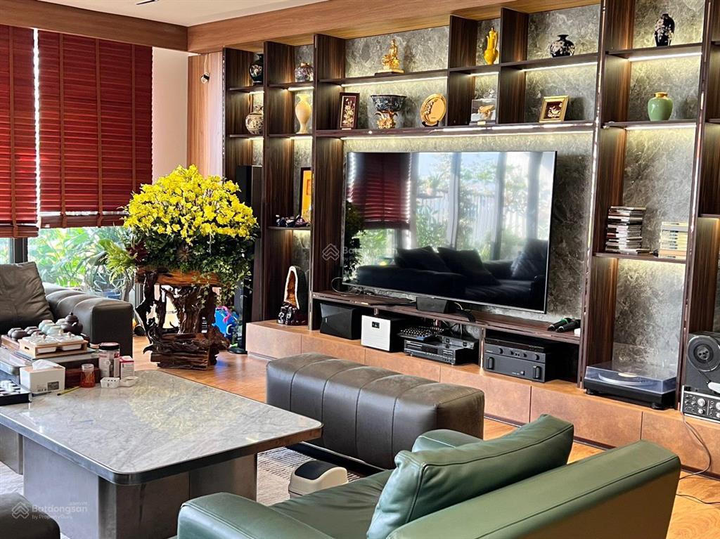 Bán căn 4 phòng ngủ, 200m2 giá 18 tỷ, view hồ cực đẹp, trục đẹp nhất tòa thành công tower