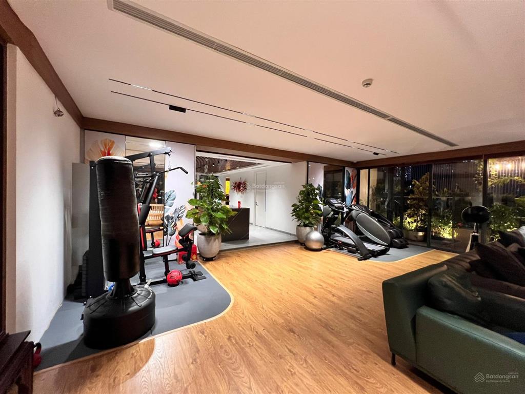 Bán căn 4 phòng ngủ 185m2. giá 17 tỷ, full nội thất chỉ việc ở, căn vip nhất tòa 93 lò đúc