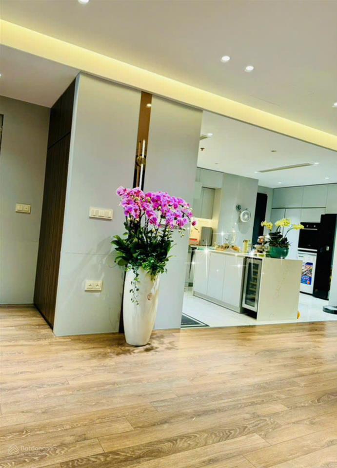 Bán căn 4 phòng ngủ, 172m2 giá 13 tỷ, giá tốt tòa 57 láng hạ, trục đẹp, view đẹp