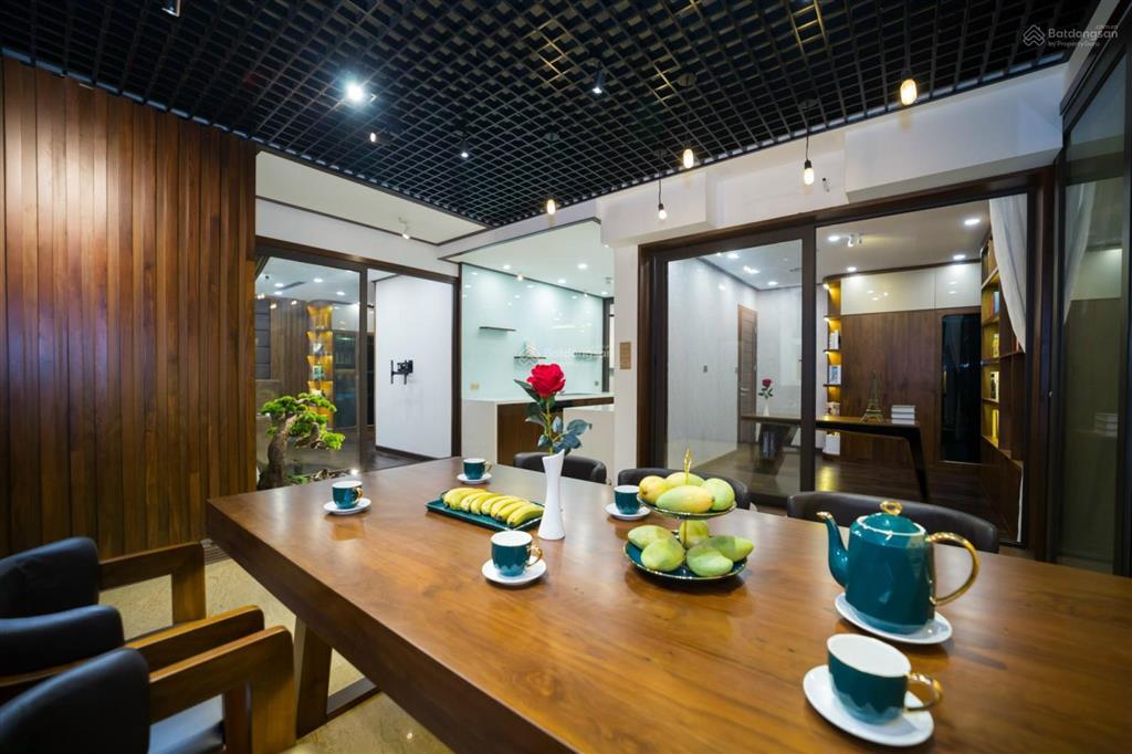 Bán căn 4 phòng ngủ 185m2 giá 17 tỷ, full nội thất chỉ việc ở, căn vip nhất tòa 93 lò đúc