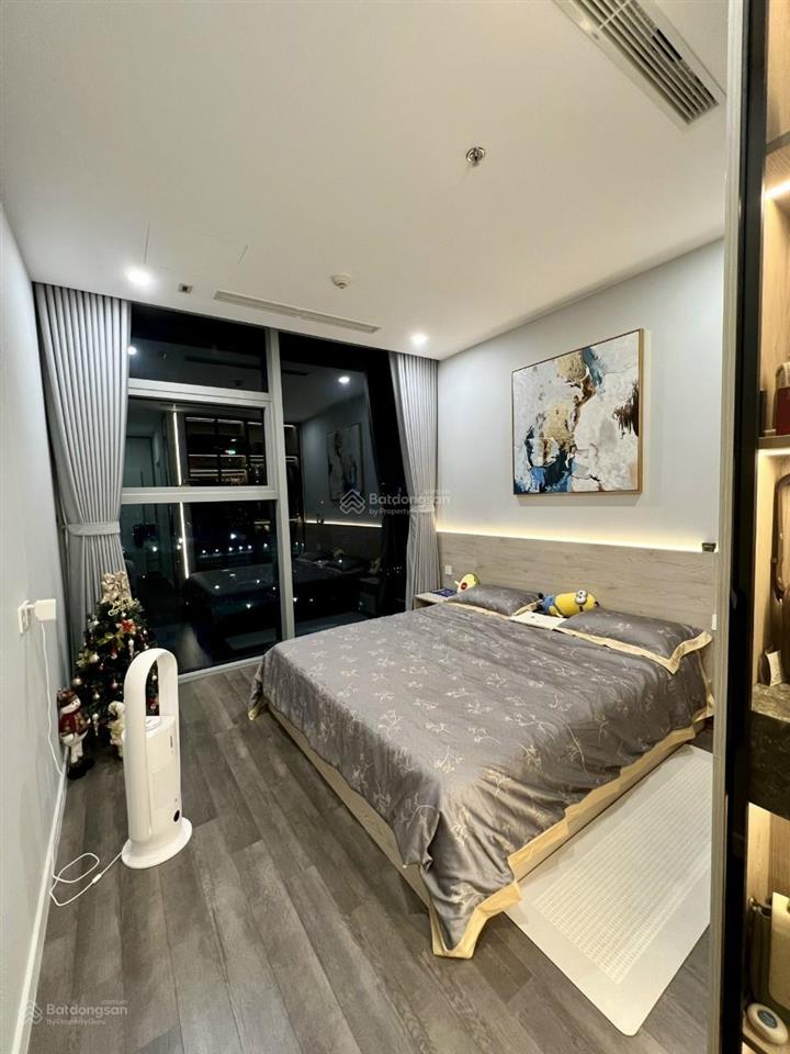 Bán căn 3 phòng ngủ, 74m2 giá 6 tỷ, giá cực tốt, chủ nhà thiện chí, full nội thất chỉ việc ở