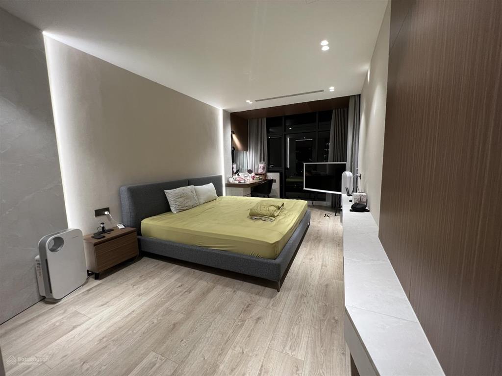 Bán căn 2 phòng ngủ 95m2. giá 10 tỷ, full nội thất chỉ việc ở, căn đẹp tại tòa 93 lò đúc