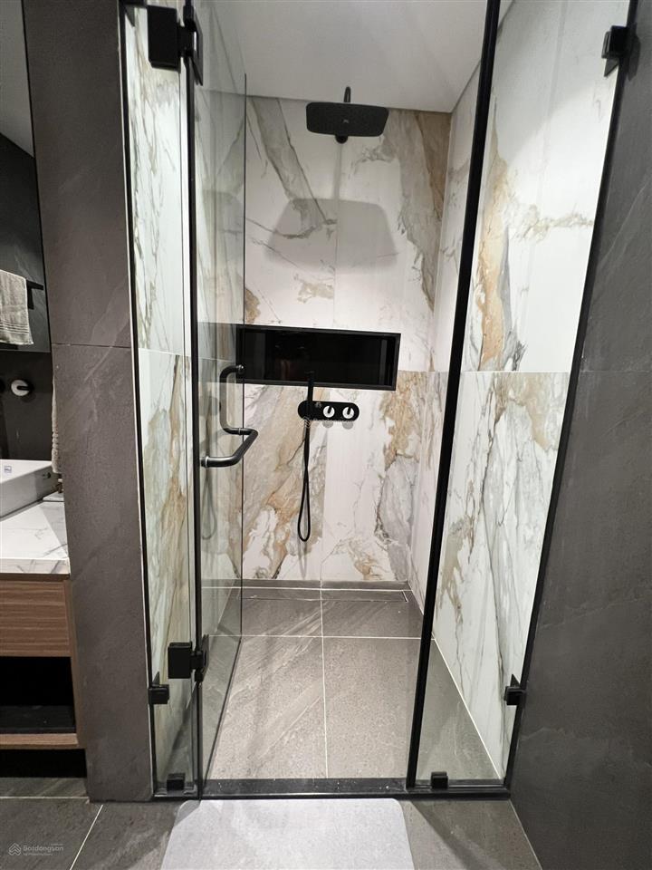 Bán căn 2 phòng ngủ 95m2. giá 10 tỷ, full nội thất chỉ việc ở, căn đẹp tại tòa 93 lò đúc