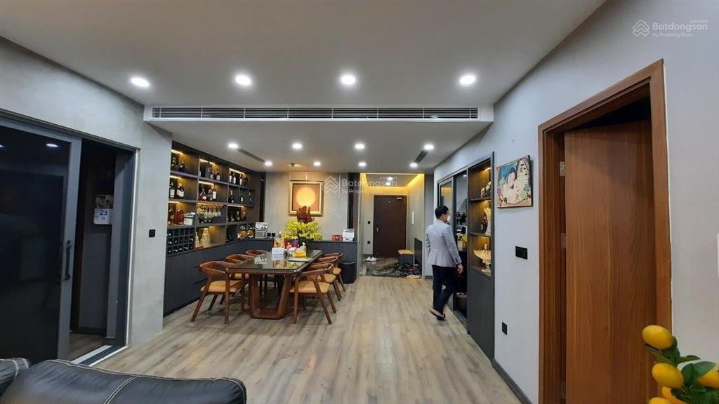 Bán căn 4 ngủ 181m2 giá 17 tỷ, căn góc ban công đông nam, trục đẹp tòa b4 kim liên