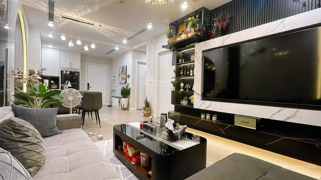 Bán căn 2 phòng ngủ giá 6 tỷ 72m2, ban công đông nam, giá tốt, nội thất đẹp, t&t 120 định công