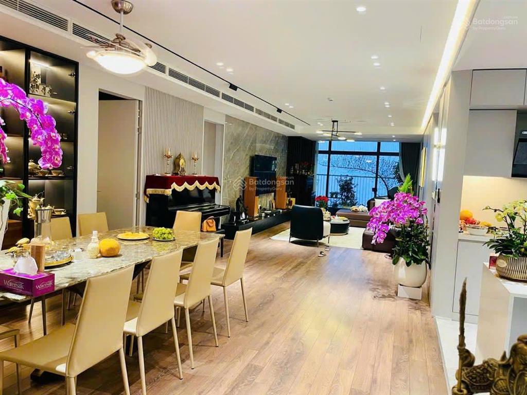 Bán căn 2 phòng ngủ 96m2 giá 10 tỷ, full nội thất, căn hộ cao cấp, đẳng cấp thượng lưu