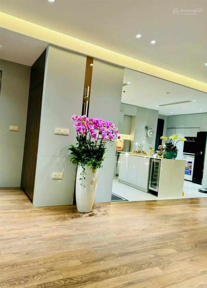 Bán căn 2 phòng ngủ 96m2 giá 10 tỷ, full nội thất, căn hộ cao cấp, đẳng cấp thượng lưu