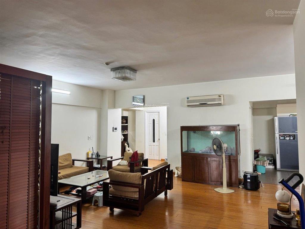 Bán căn 3 phòng ngủ, 162m2 giá 12,8 tỷ, view cực đẹp, trục đẹp, căn góc ban công đông nam