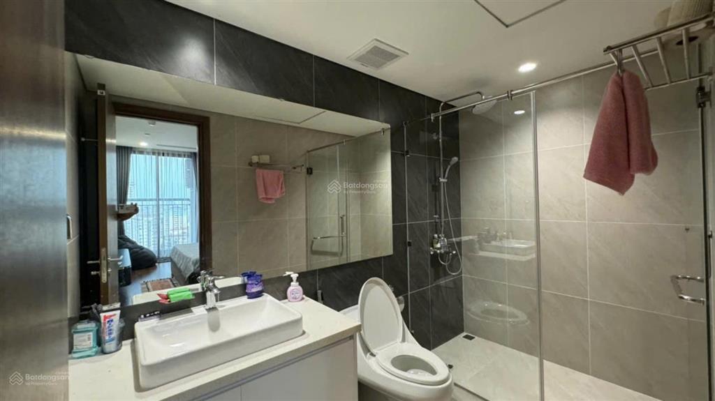 Chính chủ cần cho thuê căn 2 phòng ngủ, full nội thất ở ngay, giá 11tr/tháng, toà az sky