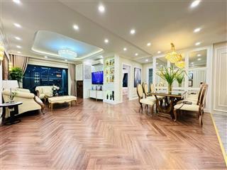 Bán căn 3 phòng ngủ 133m2 giá 16,8 tỷ, full nội thất đẹp chỉ việc ở, ban công đông nam, 2 lốt ô tô