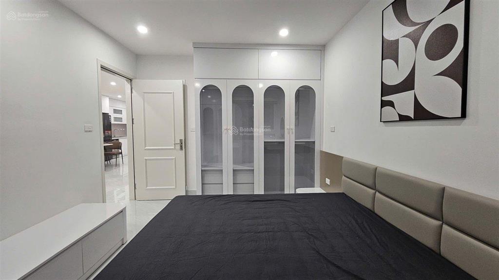 Bán căn 3 phòng ngủ, căn góc 153m2 giá 14.9 tỷ, trục đẹp tòa b4 kim liên, full nội thất đẹp
