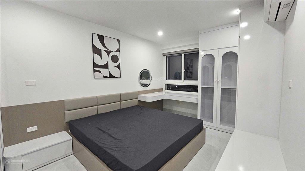 Bán căn 3 phòng ngủ, căn góc 153m2 giá 14.9 tỷ, trục đẹp tòa b4 kim liên, full nội thất đẹp