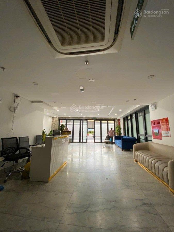 Bán tòa văn phòng mặt phố trần duy hưng 120m2 9 tầng, mặt tiền 8m giá bán 110 tỷ, dòng tiền 2,2 tỷ